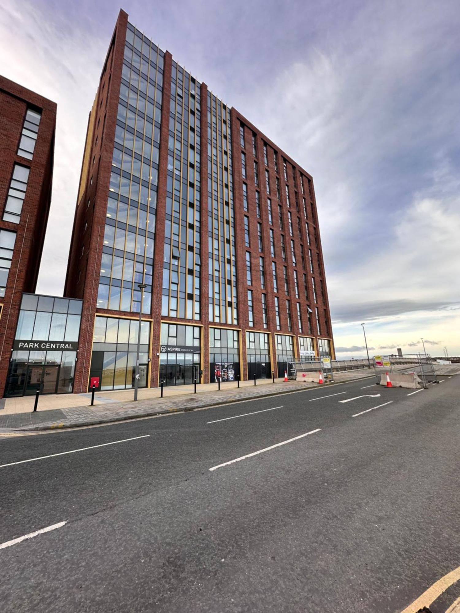 Park Central Liverpool Apartment エクステリア 写真
